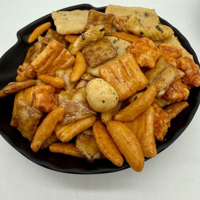 kopen 7.5kg Ruim gebakken rijst crackers Krullerige textuur OEM ODM vervaardigd online manufacture