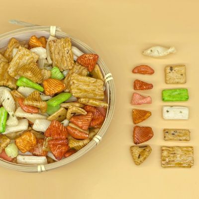 De gemengde van de de Stijlkorrel van Rijstcrackers Japanse Cracker van de de Snacks Kleurrijke Rijst