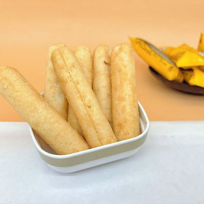 Olie Gegoten Gepufte Snack met Mouthwatering Gezouten Eierdooieraroma