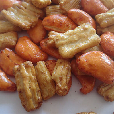 Goede prijs 6 tot 12 maanden houdbaarheidsduur Rice Cracker Snacks Spicy Flavor Wheat Allergeninfo Ideaal voor verpakking en distributie online